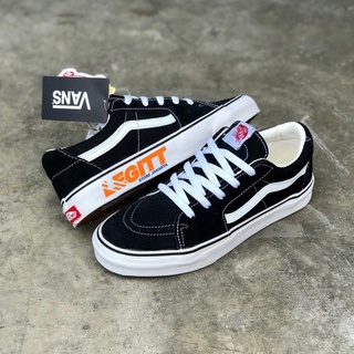 vans blancas con letras negras