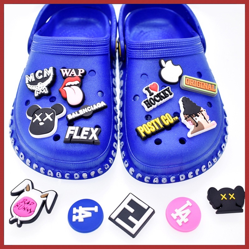 DIY Gloomy Bear Zapatos Accesorios Moda Tide Marca Logo Crocs Pines Pulsera  Pulsera Crocs Charms Jibbitz | Shopee Chile